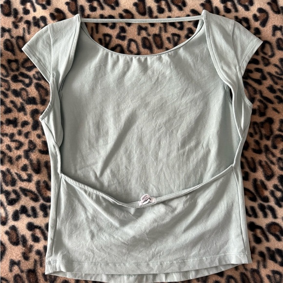 Light green open back T-shirt - Picture 2 of 3